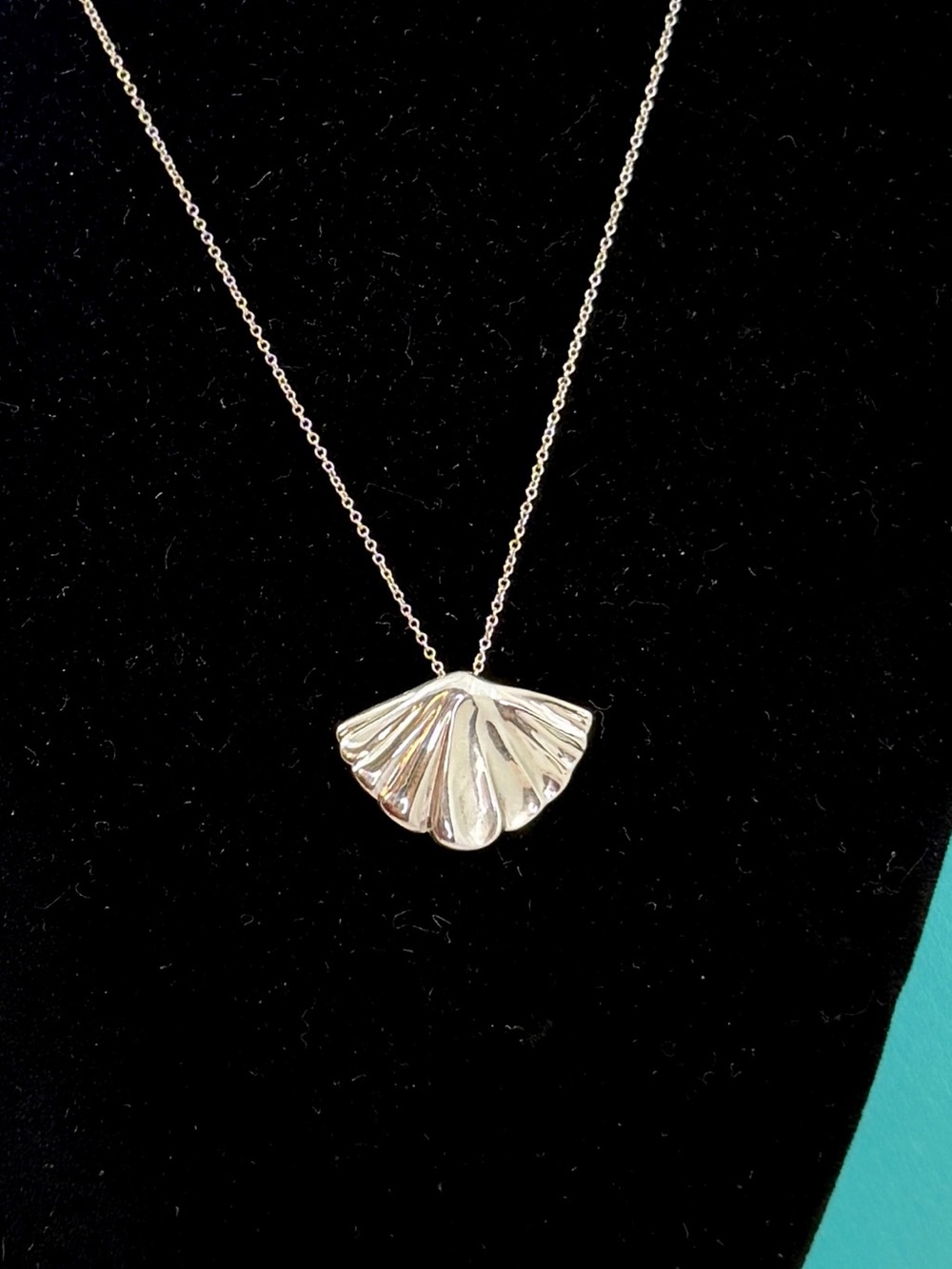 TIFFANY & CO. Sterling Silver Vintage 1981 Gingko Leaf Pendant Necklace w/ COA